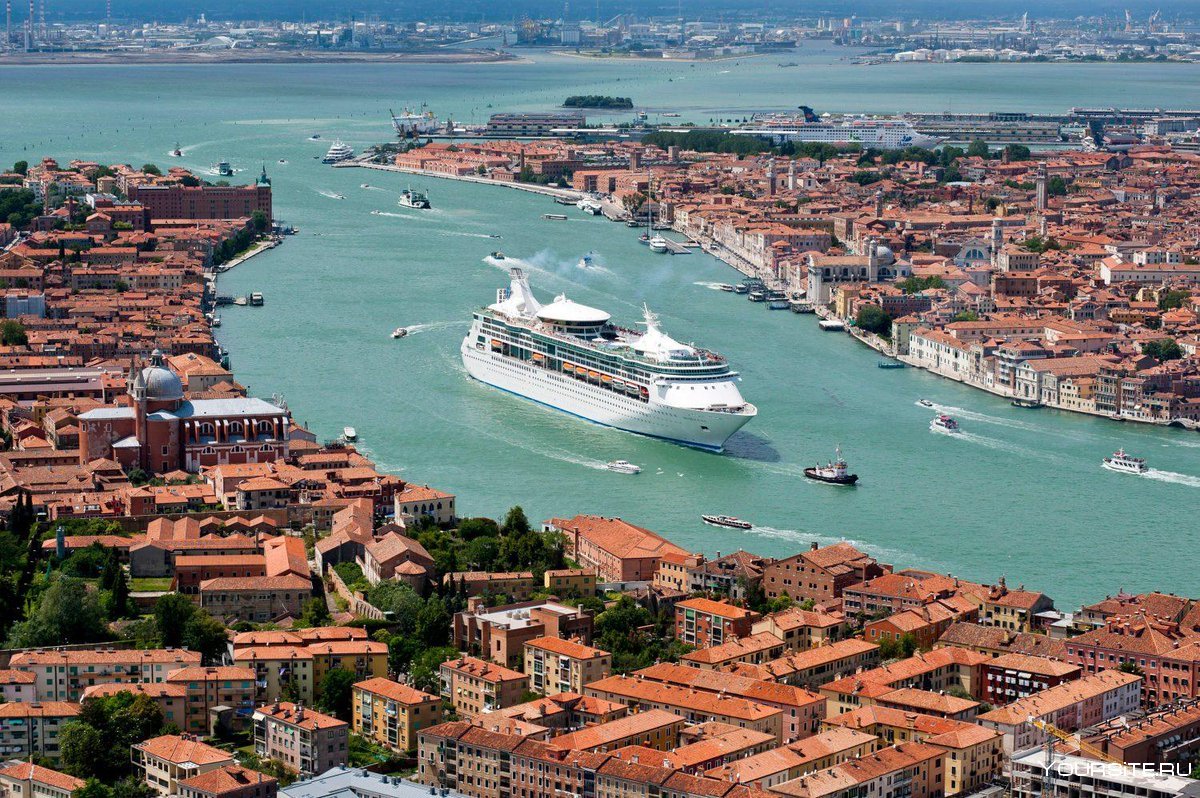 Италия Венеция лайнер