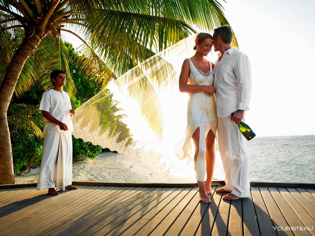 Медовый месяц что это. Церемония на Мальдивах. Свадебная церемония на Мальдивах. Свадьба на Мальдивах фотосессия. Свадьба на островах для двоих.
