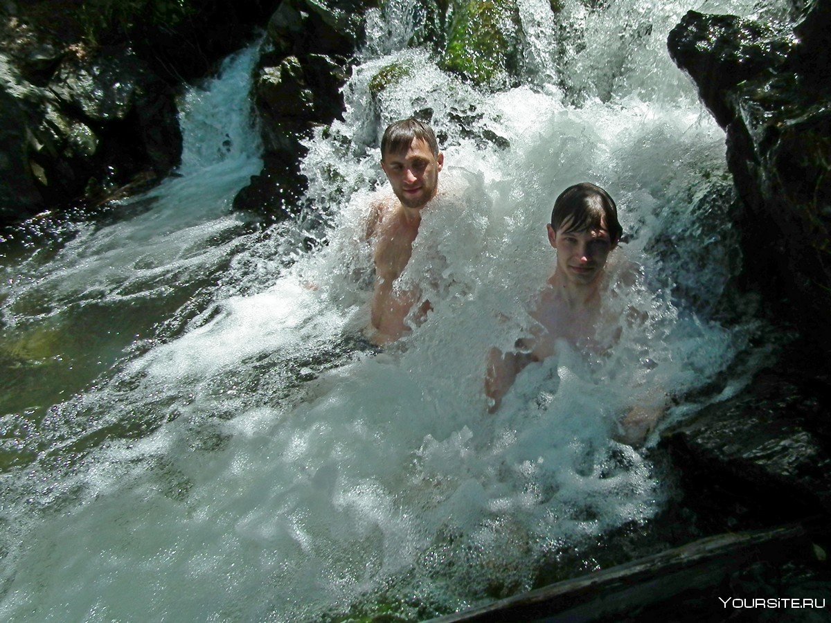 Водопад Виктория купание
