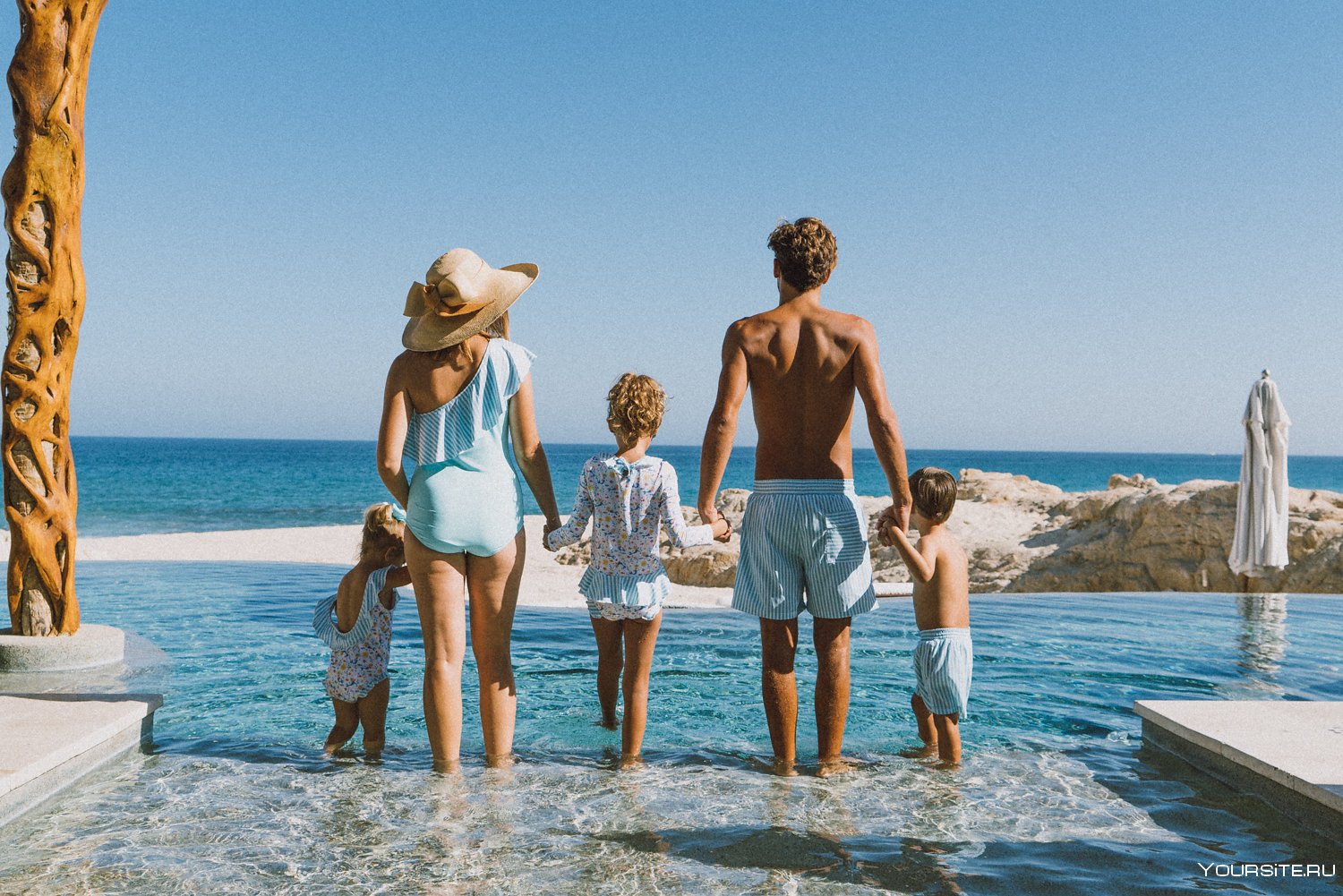 Семейный тур в турцию. Семья на море. На море всей семьей. Счастливая семья на море. Море пляж семья.