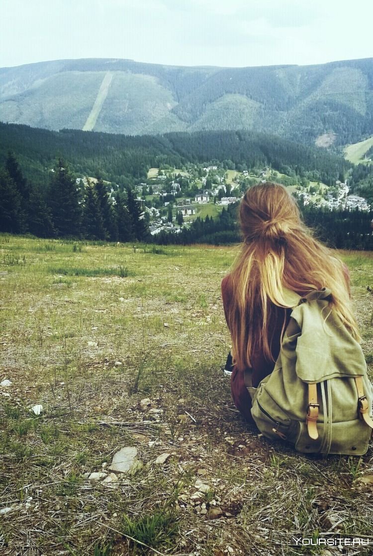 Девушка в горах