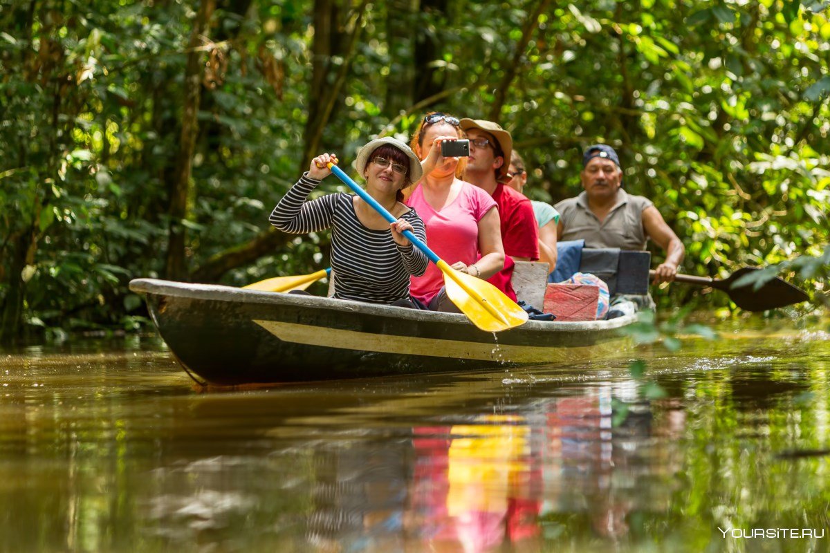 Туристы в Амазонии