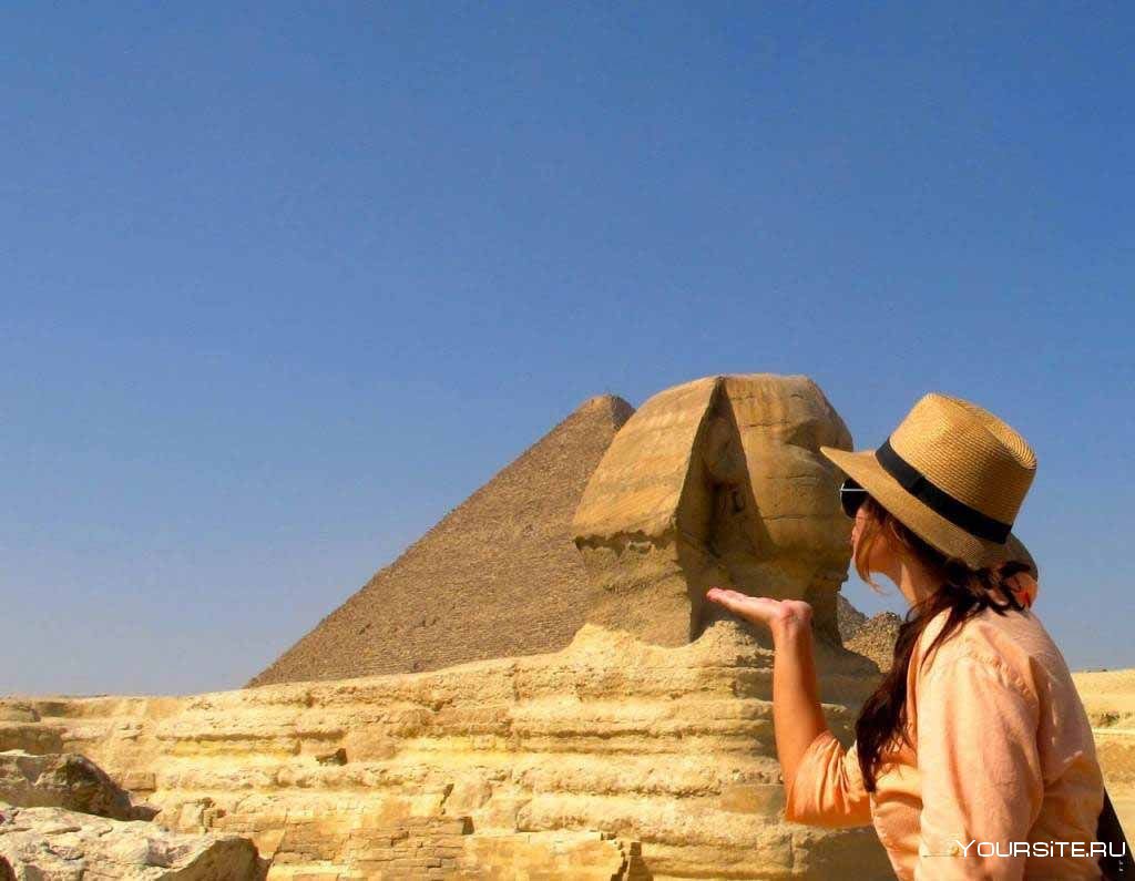 Пирамида Хеопса туристы