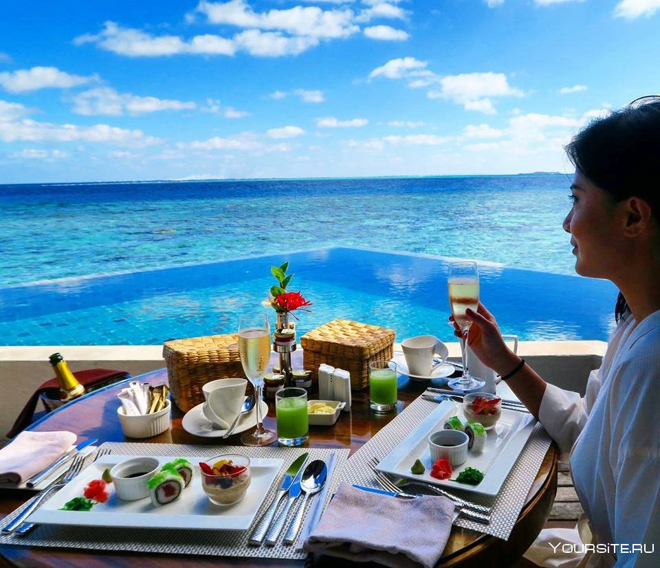 Завтрак на воде Мальдивы