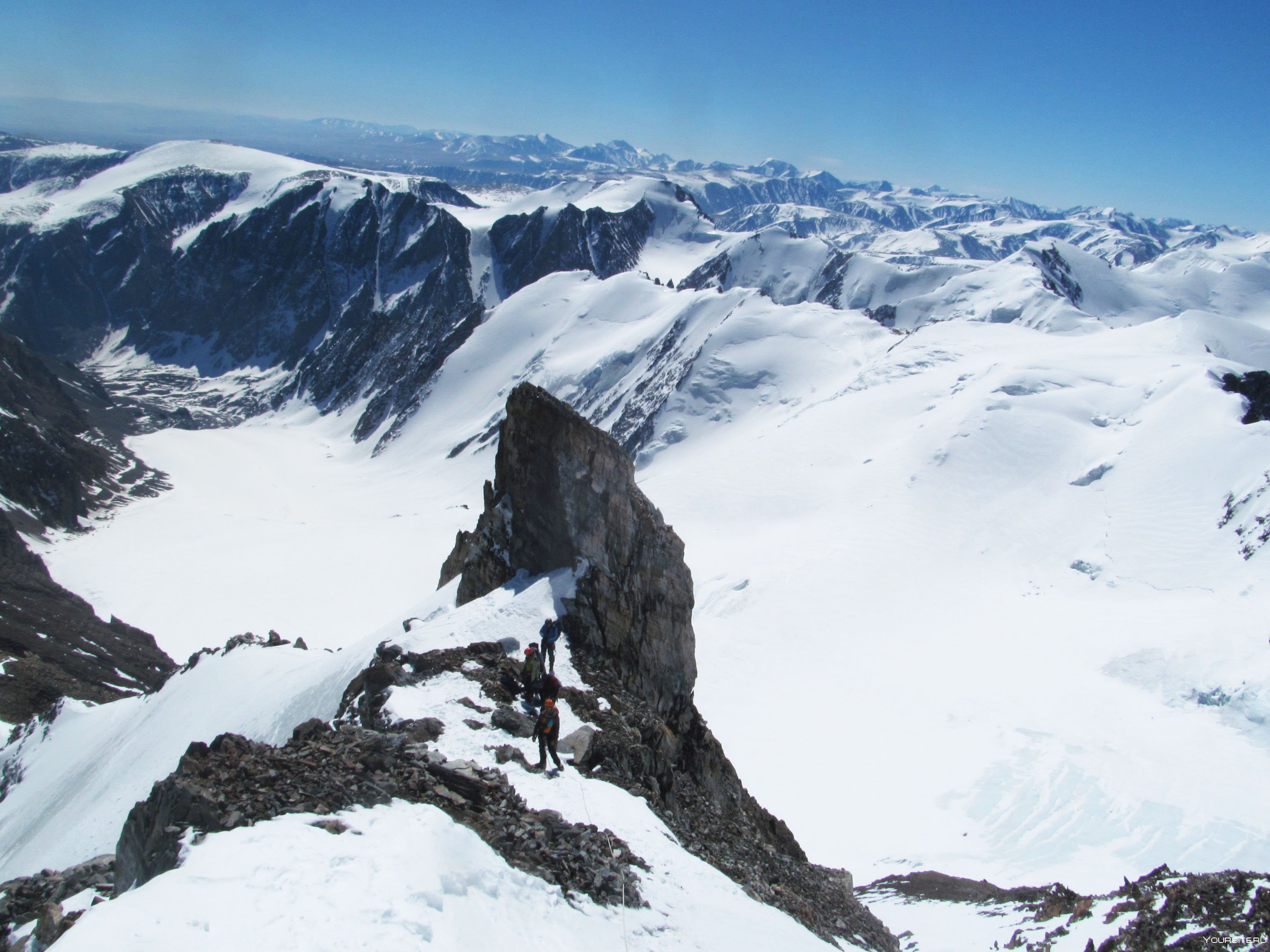Ледник Актру альплагерь