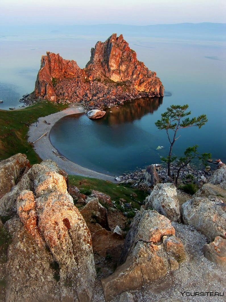 Мыс Бурхан скала Шаманка