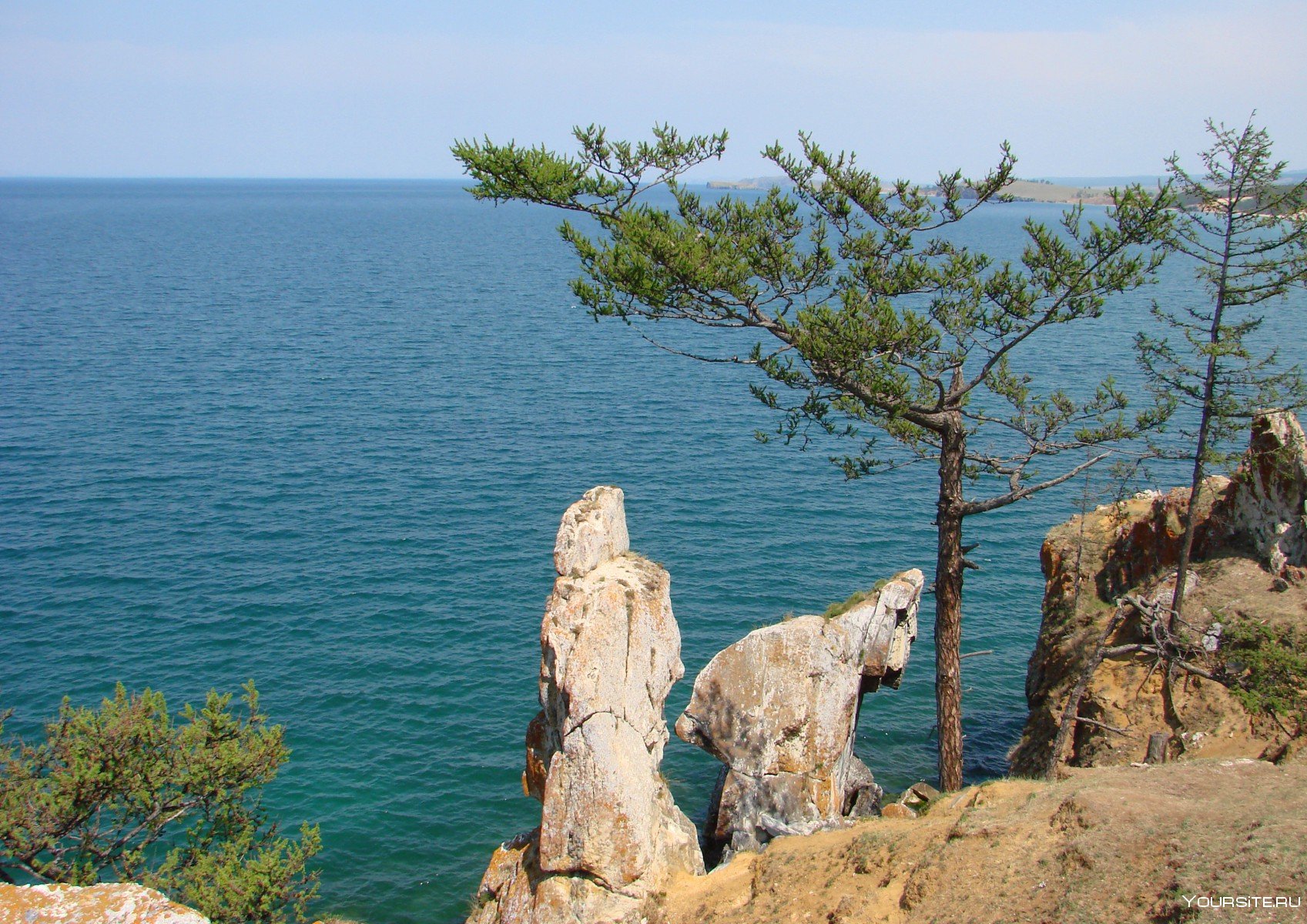 Озеро байкал отдых цены лето. Ольхон Байкал. Озеро Байкал остров Ольхон. Байкал Ольхон лето. Ольхон Байкал достопримечательности.