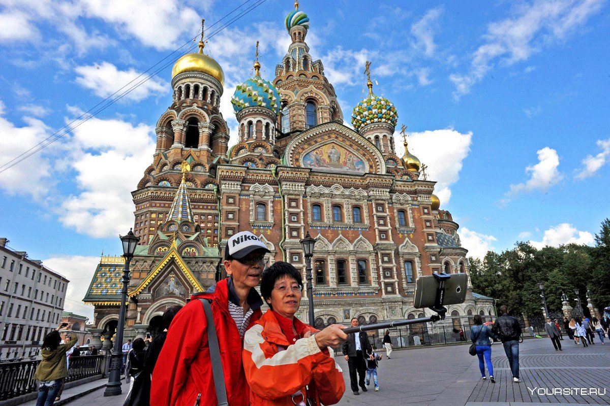 Китайские туристы в России