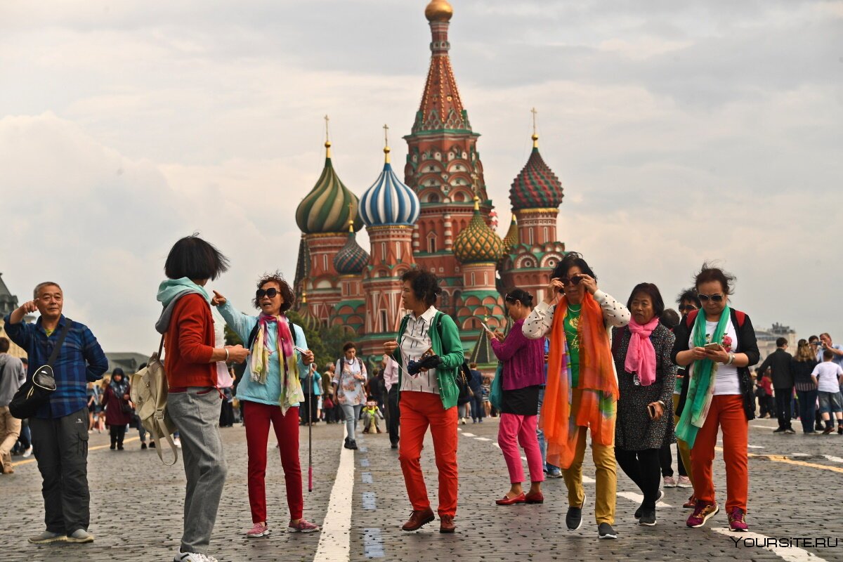 Москва красная площадь туристы