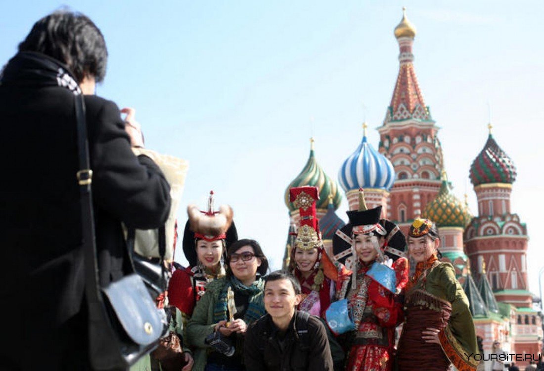 Китайские туристы в России зимой