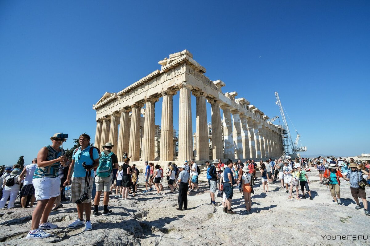 Туристы в Греции