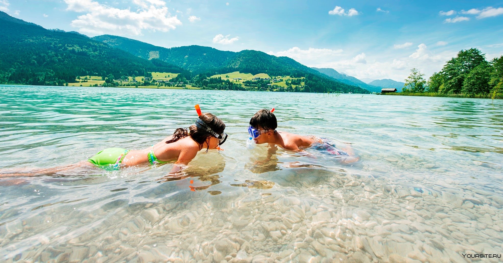 Можно ди купаться. Туристы на озере. Озеро в Борах для купания. Архыз места для купания. Архыз лето купаться.