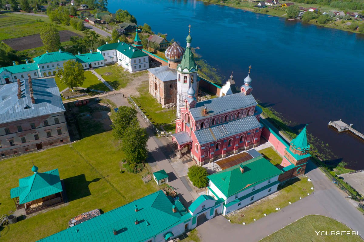 Монастырь на реке Ладога