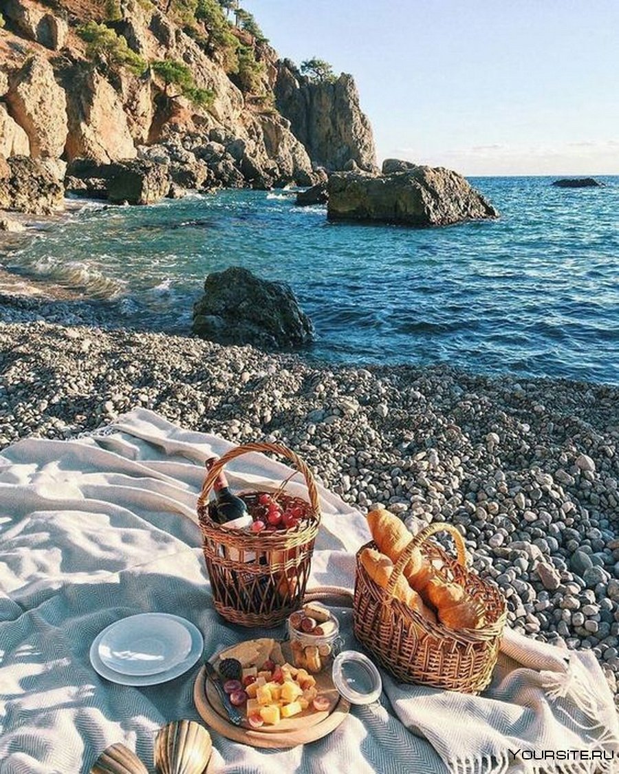 Абхазия, пикник на берегу моря