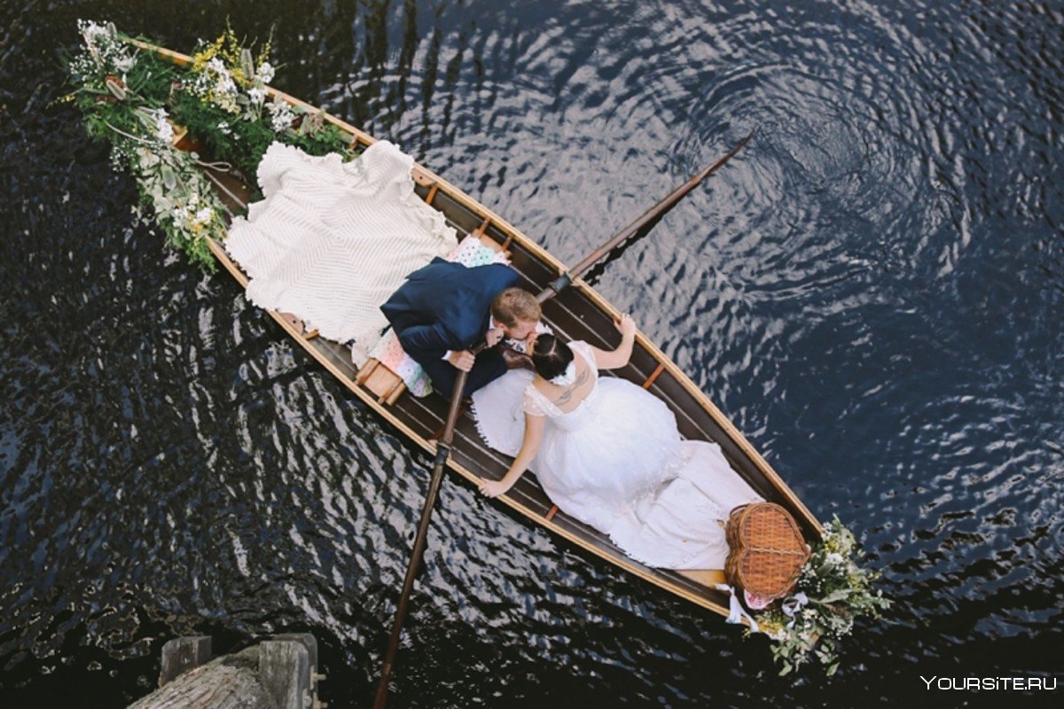 Свадьба на лодке