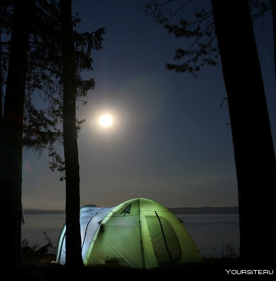 Поход палатка ночью