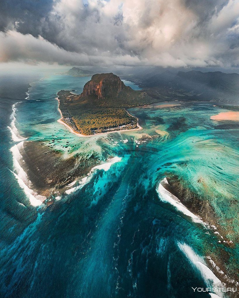 Подводный водопад Маврикий 4к фото