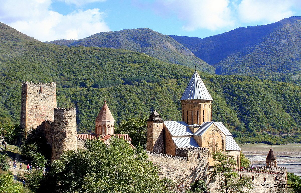 Замок Ананури Грузия