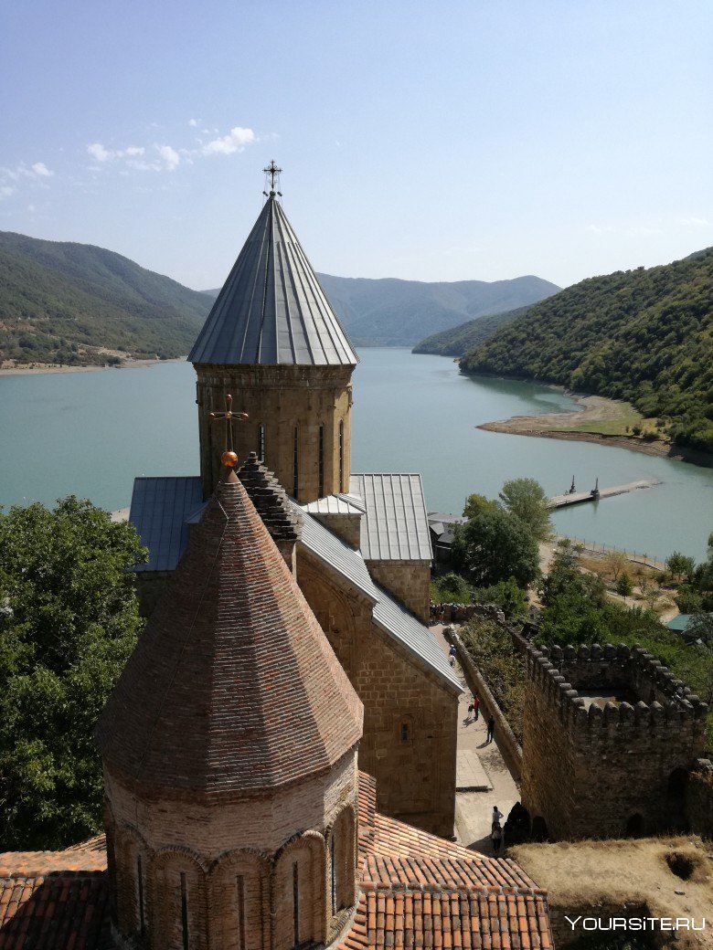 Крепость Ананури Грузия