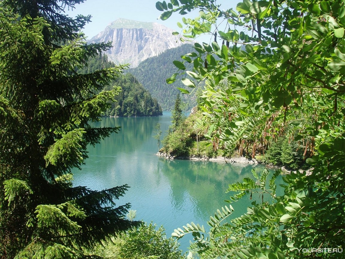 Абхазия горы туристы