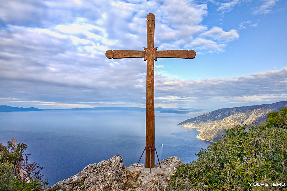 Крест на горе