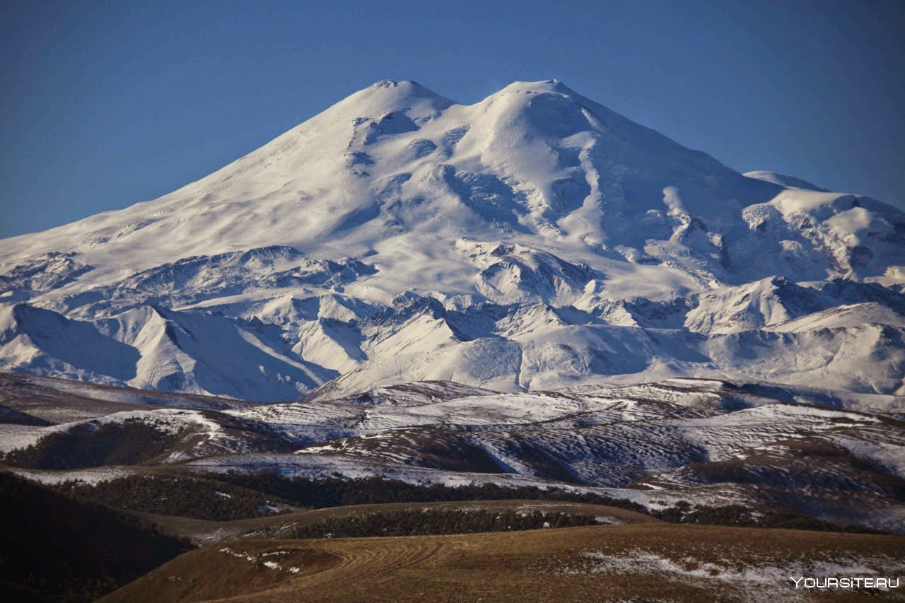 Подножие горы эльбрус. Гора Эльбрус. Горы Кавказа Эльбрус. Пик горы Эльбрус. Эльбрус гора Южная сторона.