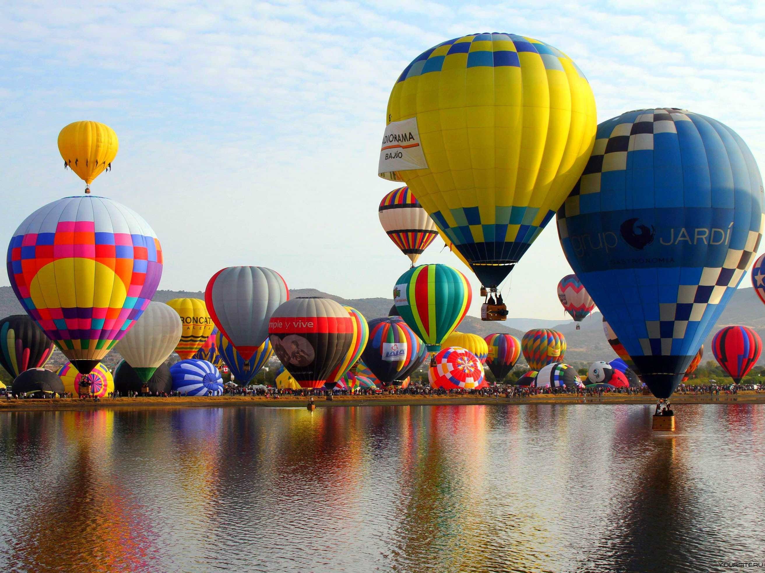 Полет шаров казань. Воздушный шар. Парад воздушных шаров. Воздухоплавательный шар. Современный воздушный шар.