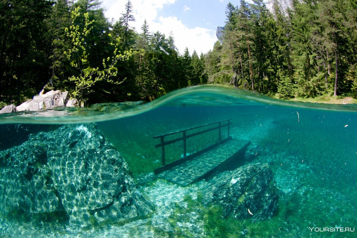 красивое прозрачное озеро