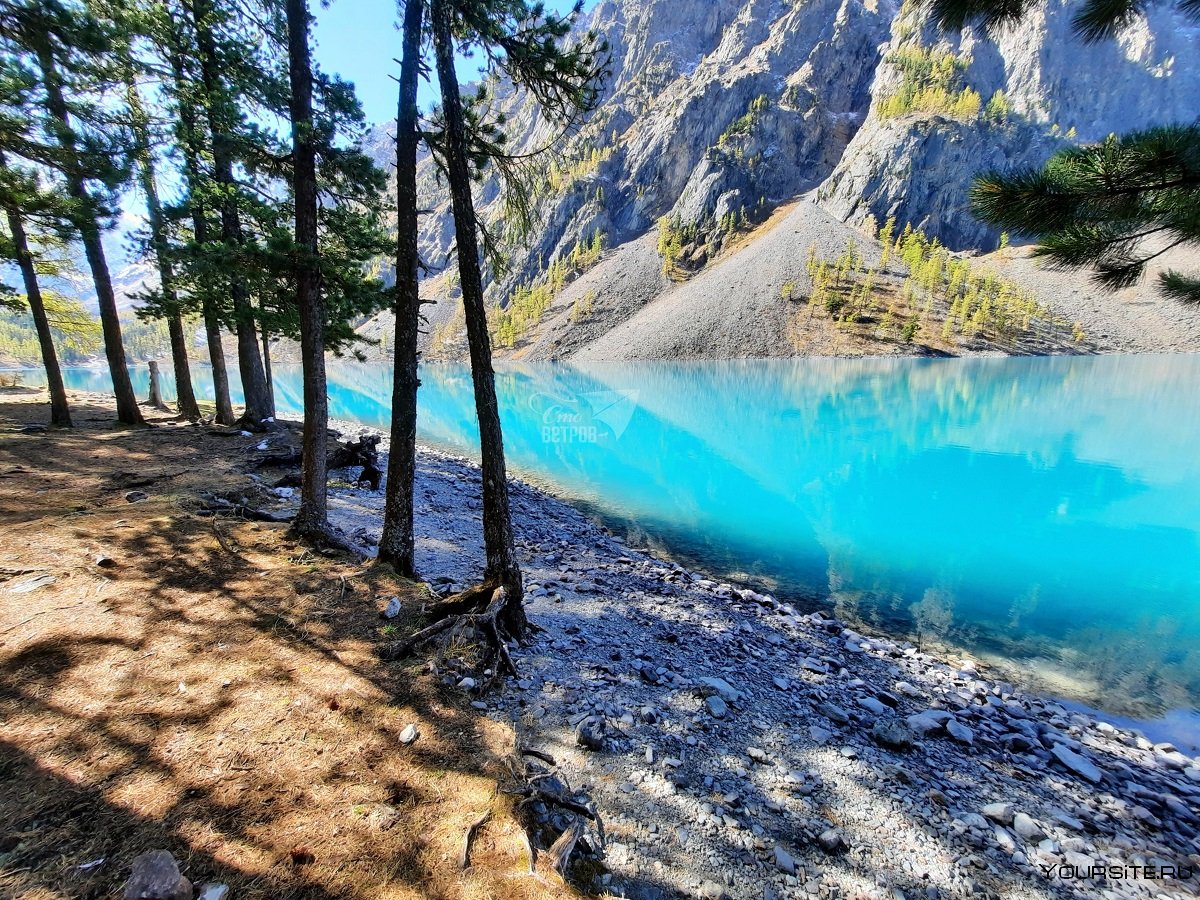 прозрачное озеро на байкале