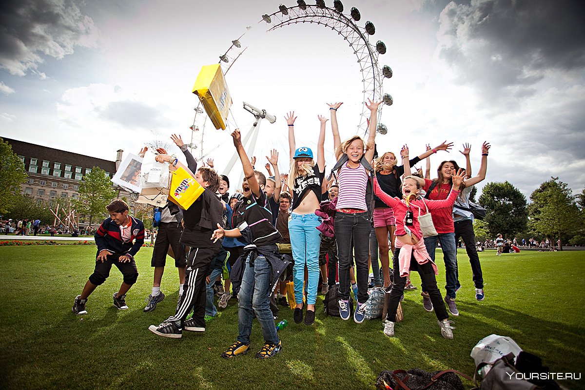 Спорт развлечения. Детский и молодежный туризм. Молодежь Англии. Молодежь туризм. Досуг и развлечения.