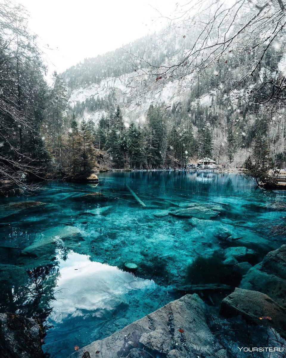 Голубое озеро в Швейцарии Блау