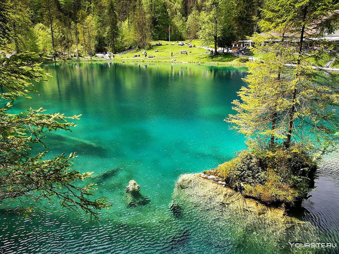 Блаузее голубое озеро Швейцария