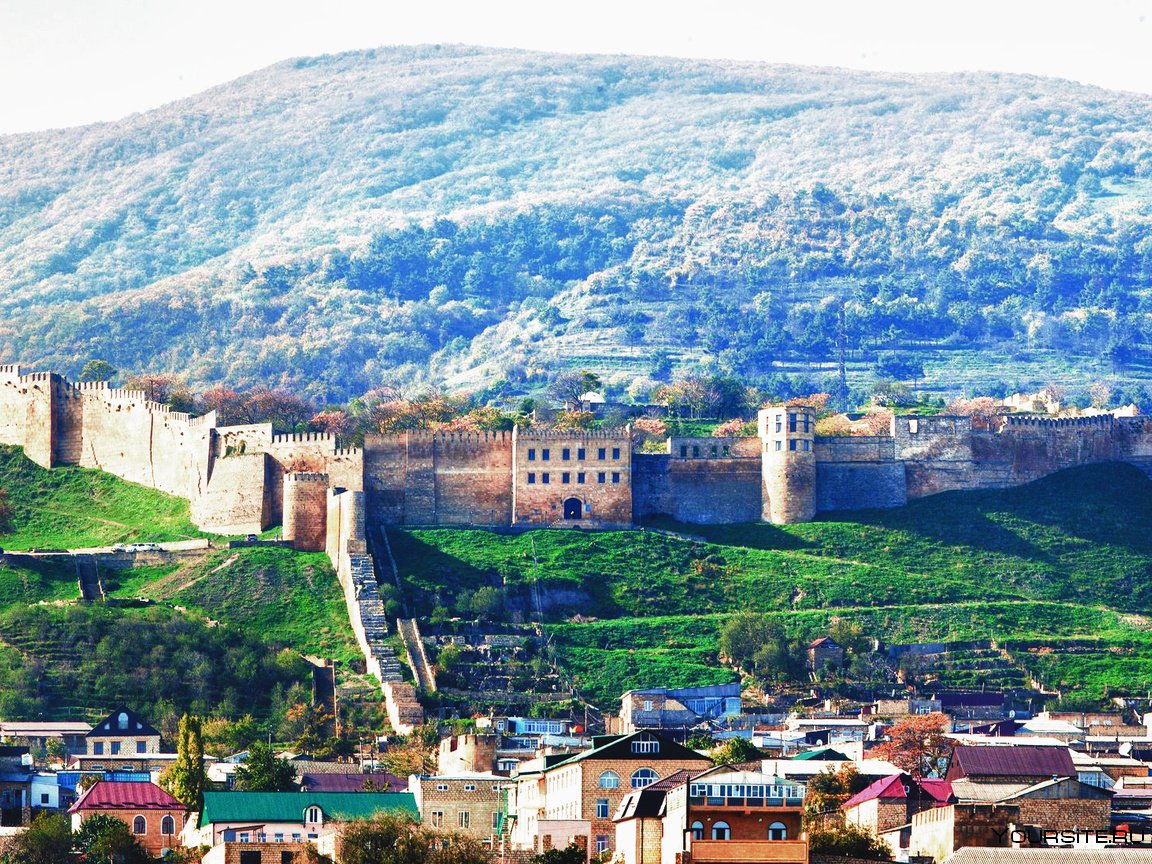 Крепость Нарын-кала в Дербенте вид на море