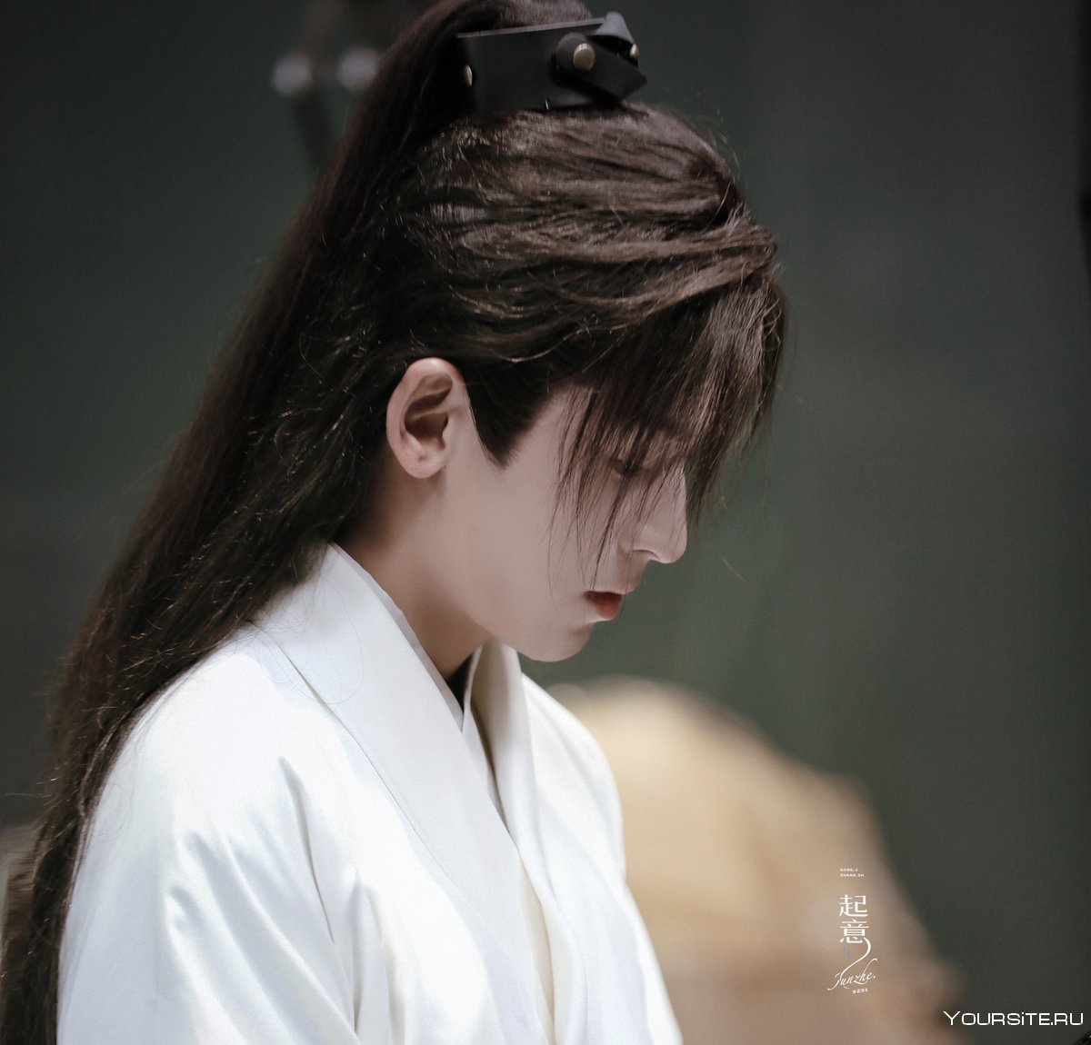Хуа Чен с короткими волосами