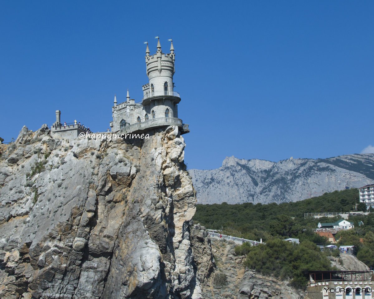 Замок в Крыму на скале