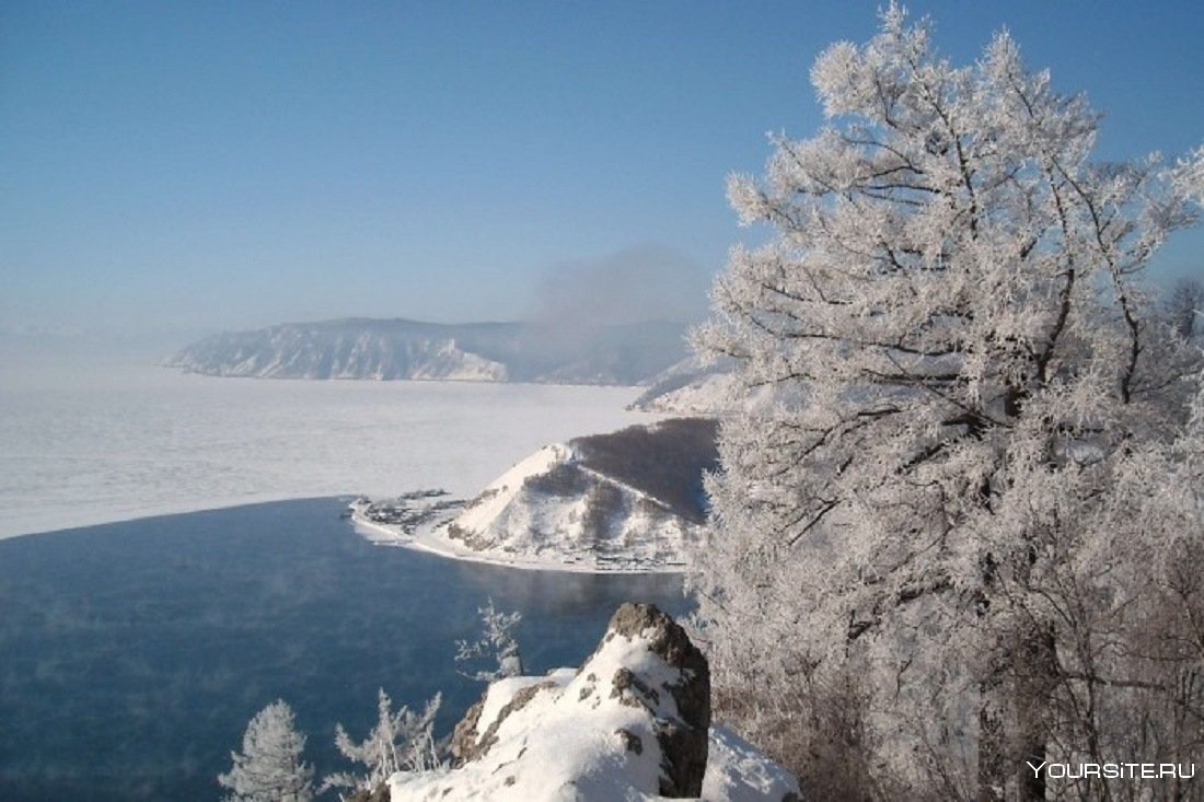 Озеро Байкал в январе