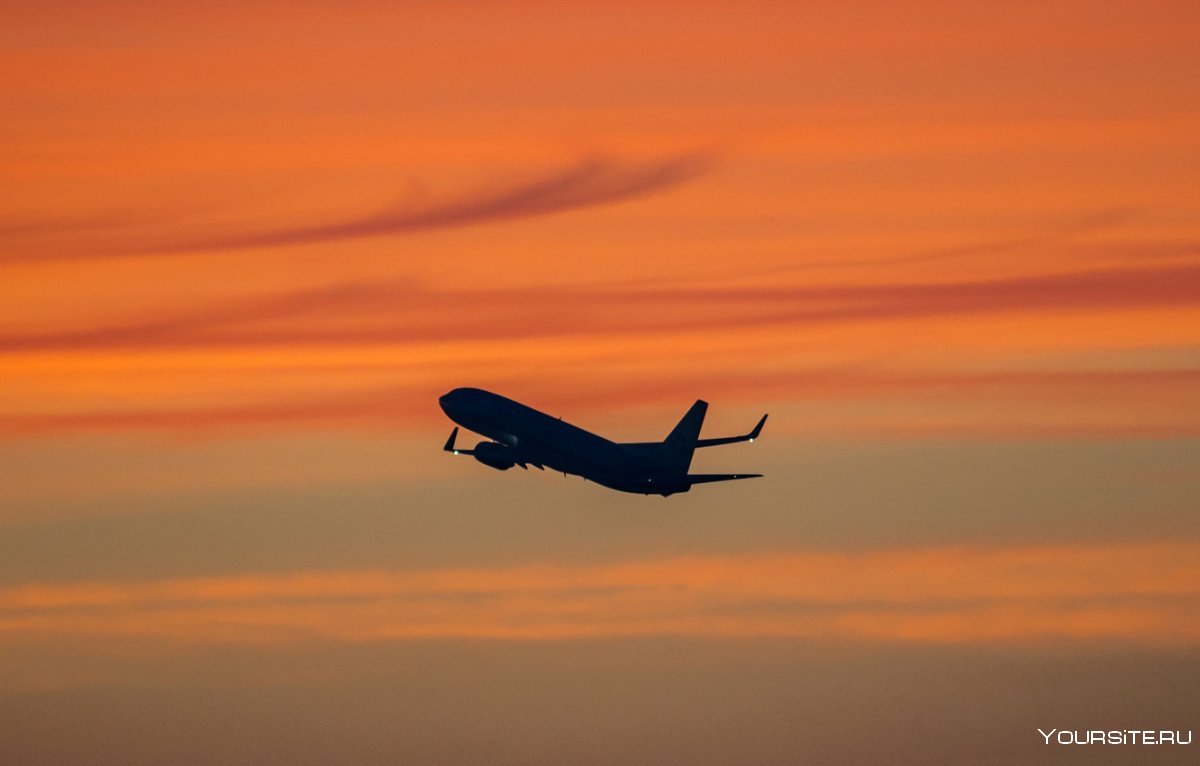 Картина самолёт на закате