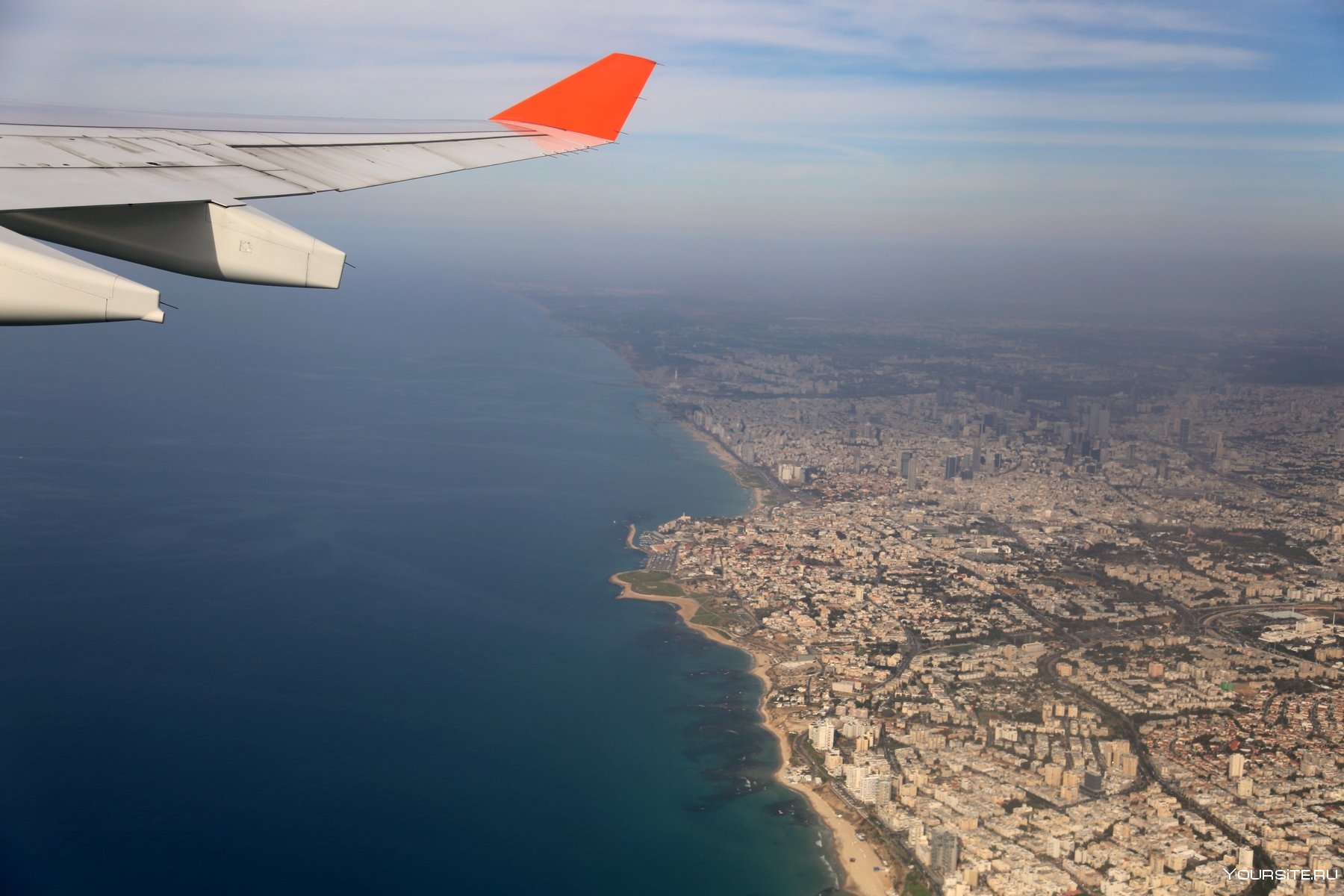 На самолете на море россия. Вид из самолета. Вид из окна самолета. Черное море вид с самолета. Самолет море.