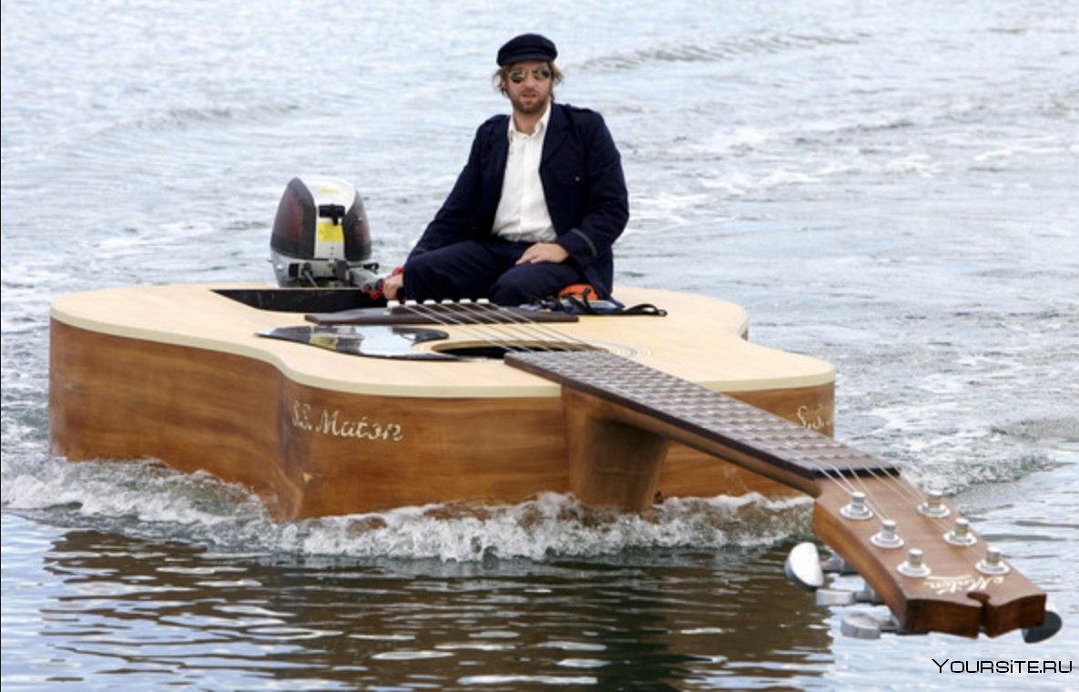 Лодка и музыканты