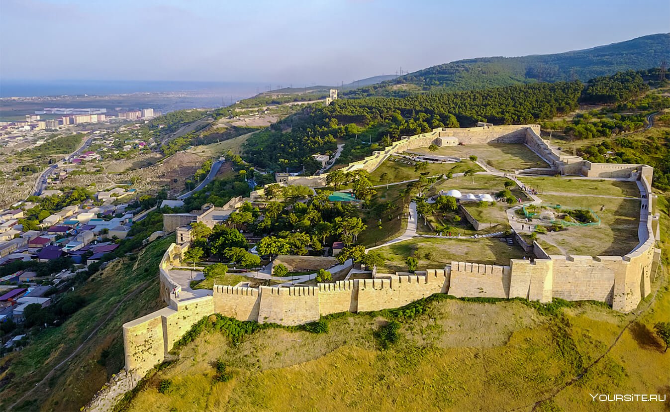 Крепость Нарын кала в Дагестане