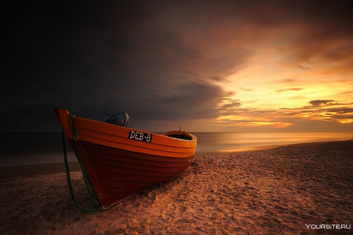 Лодка на песке