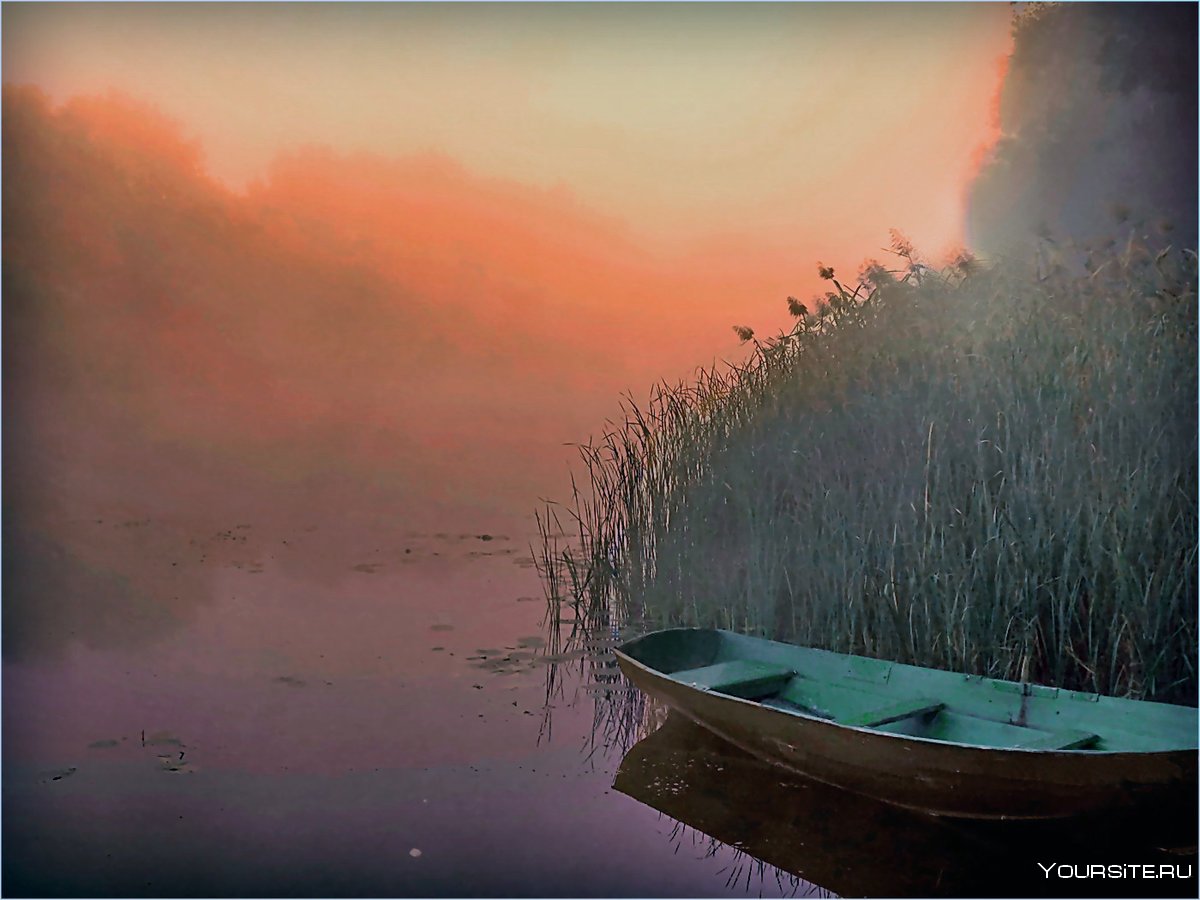 Одинокая лодка в тумане