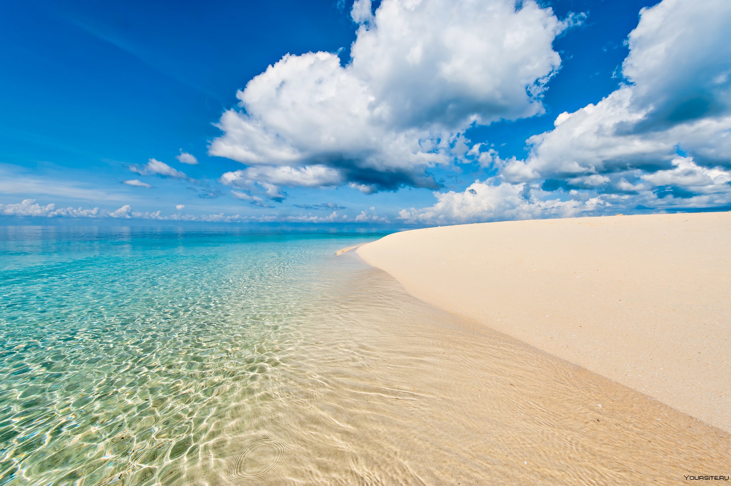 бирюзовое море и белый песок