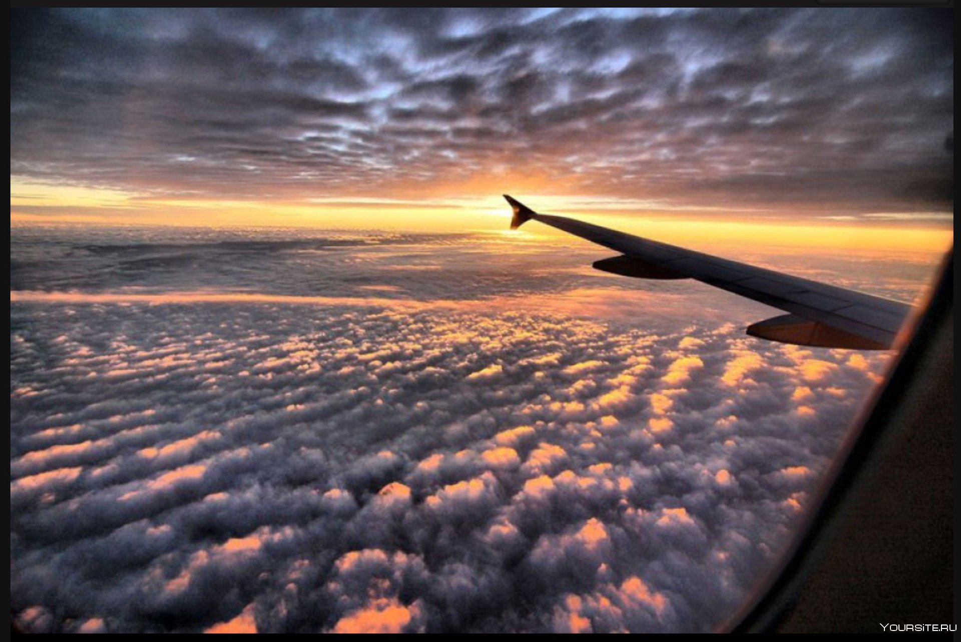 Ой мама мне бы крылья аэроплана. Вид из самолета. Вид из иллюминатора самолета. Виз из илюминатора самолета. Вид из окна самолета.