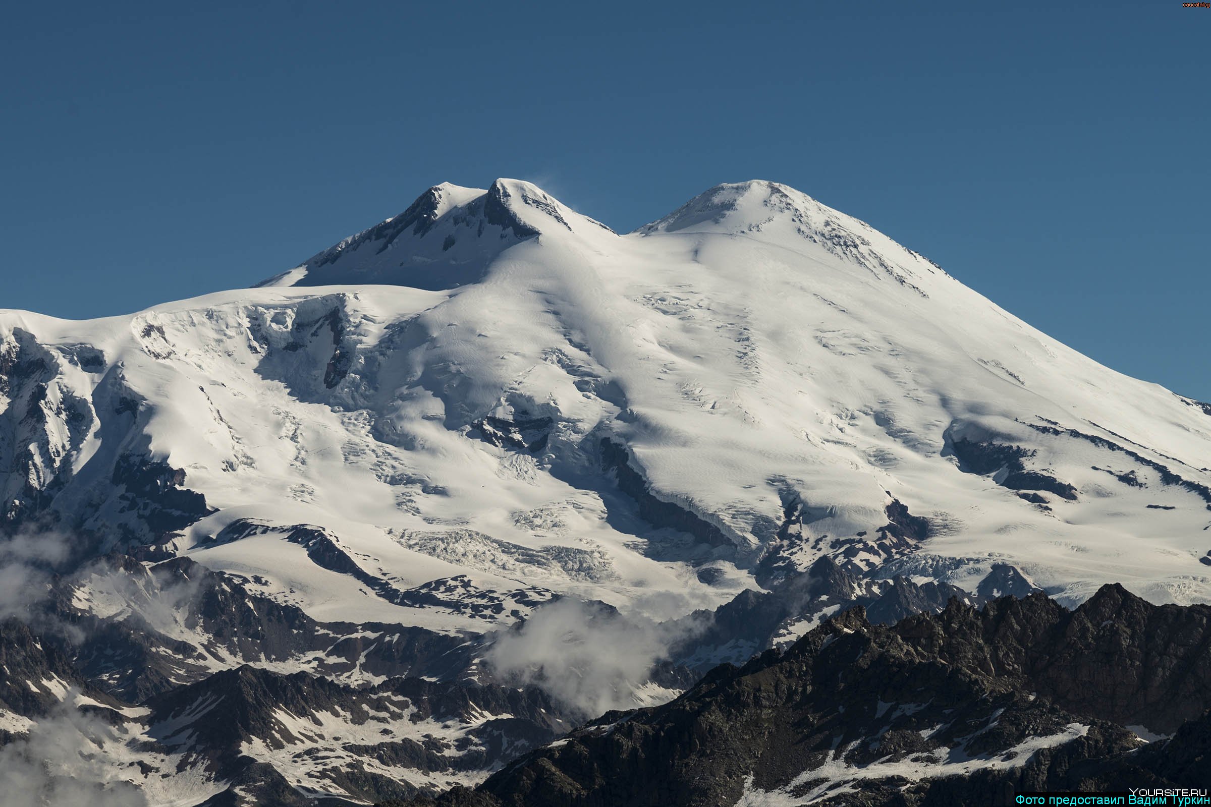 Эльбрус гора вулканы по высоте. Эльбрус гора седловина. Гора Чугуш. Седловина Эльбруса высота.