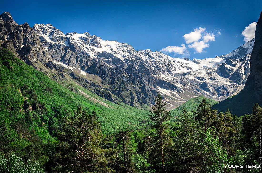Цейский ледник и ущелье в Северной Осетии