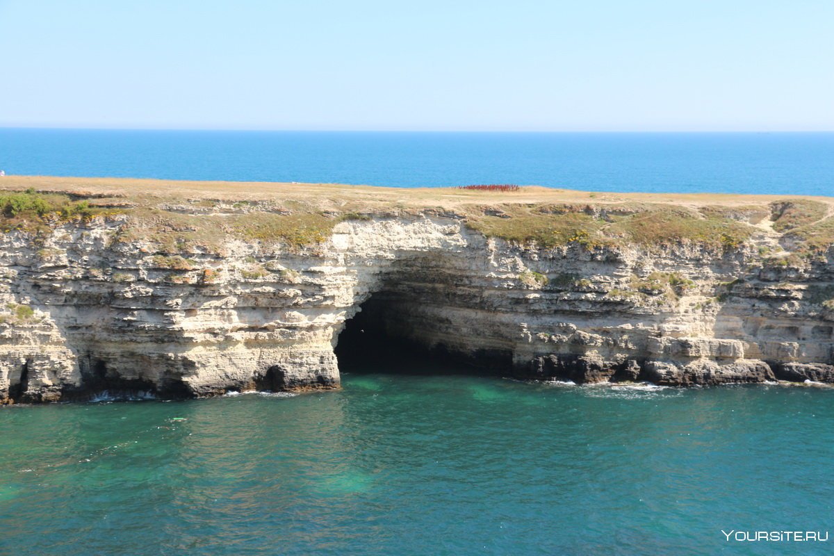 Сквозной грот малый Атлеш, полуостров Тарханкут, Западный Крым