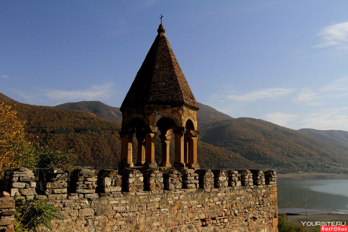 Замок Ананури Грузия