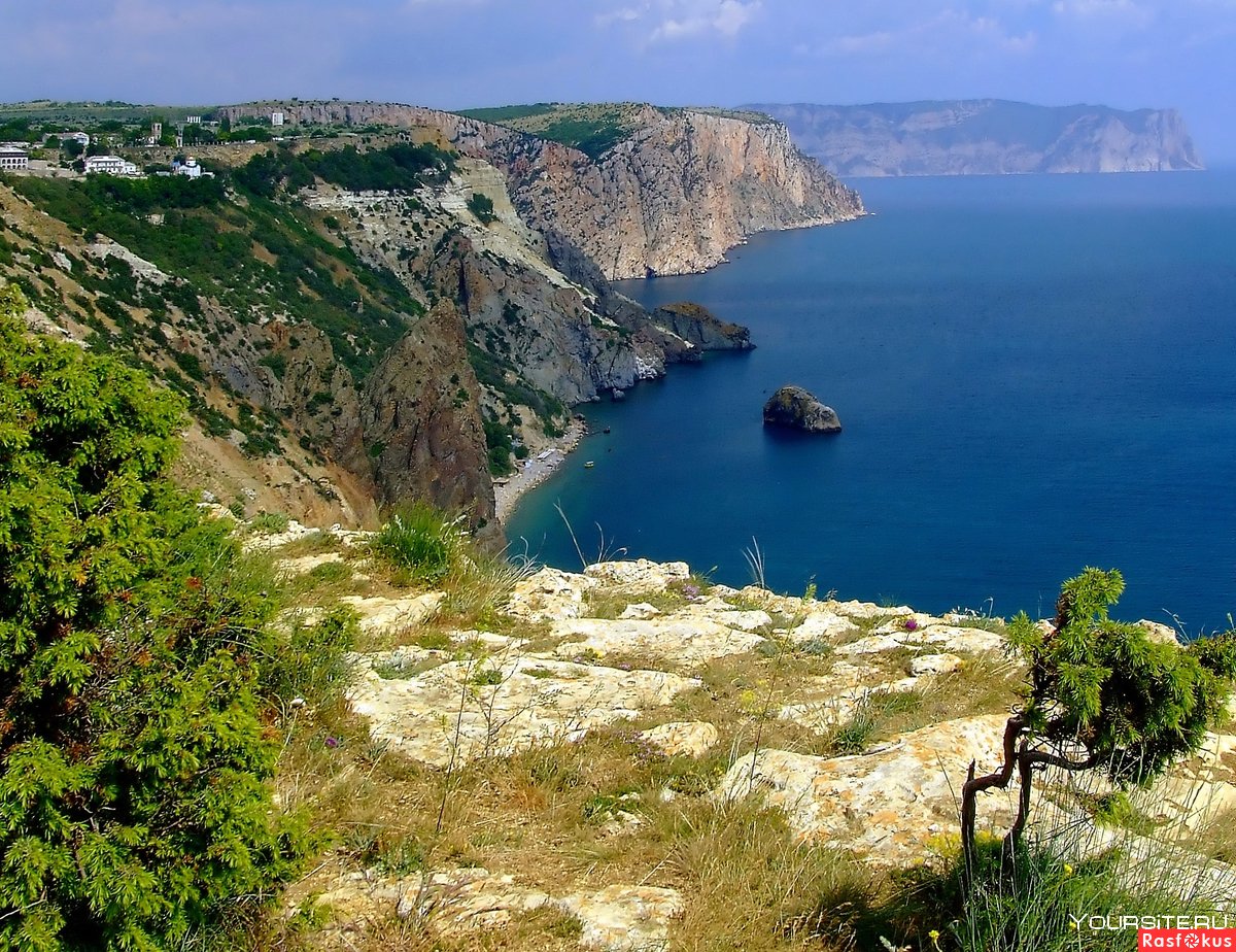 Крымские скалы берег