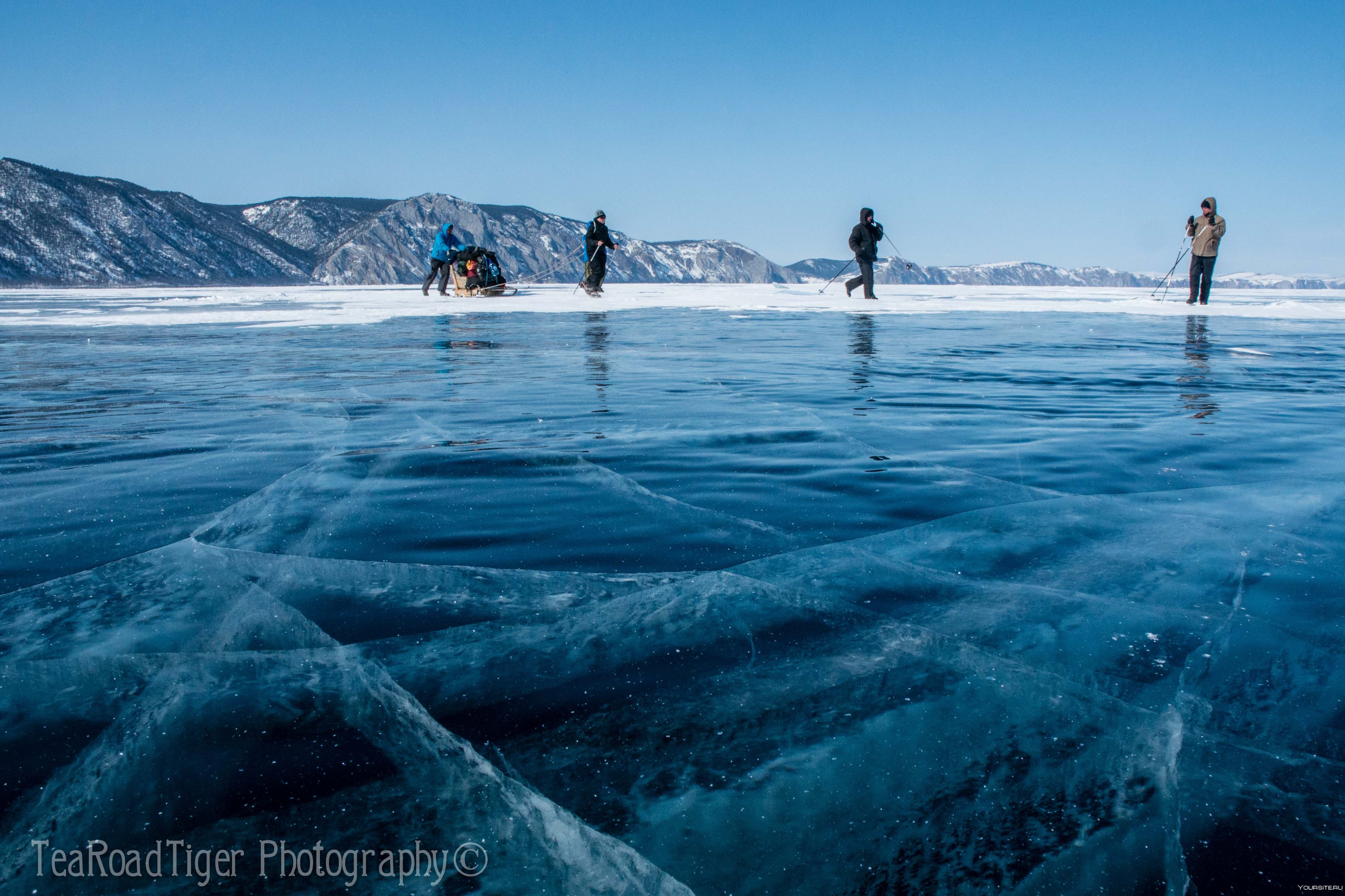 Прозрачный лед озера